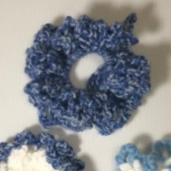 NWT Blue White Handmade Crocheted Hair Scrunchie by Dawny Set of 3 - Picture 3 of 4